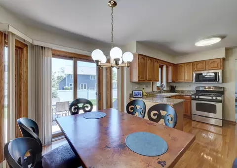 869 Kent Cir, Bartlett, IL 60103 photo 4