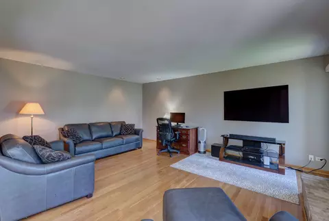 869 Kent Cir, Bartlett, IL 60103 photo 9