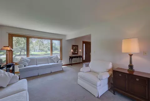 869 Kent Cir, Bartlett, IL 60103 photo 11