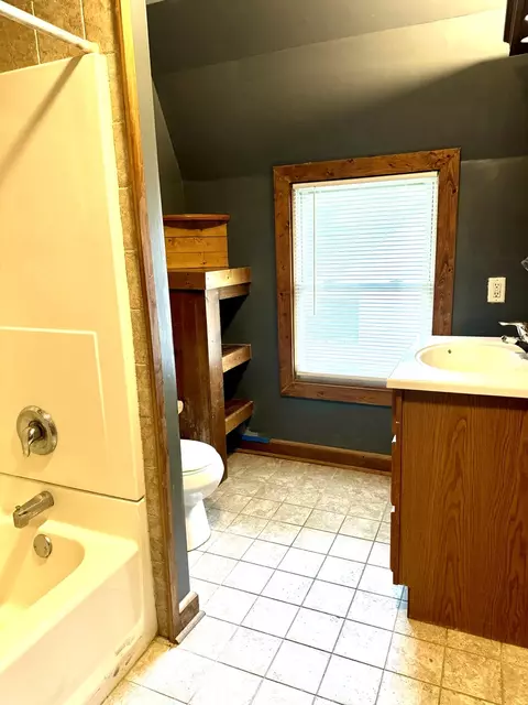 Bath - 307 E High St, Sycamore, IL 60178 photo 2 of 2
