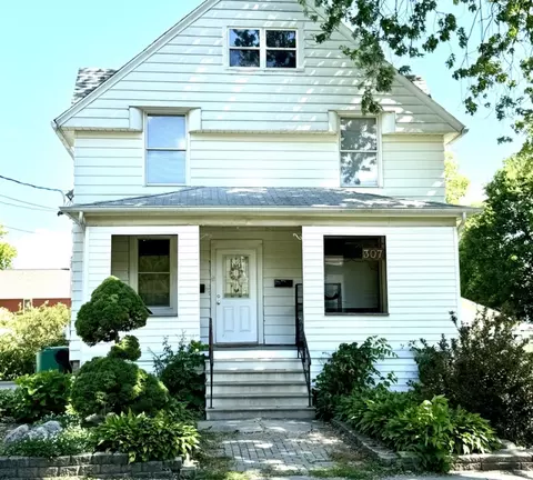 307 E High St, Sycamore, IL 60178