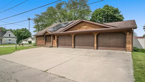 335 E 3rd St, Byron, IL 61010 photo 44