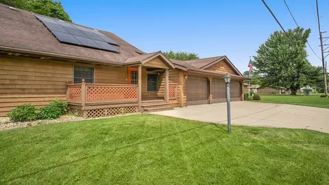 335 E 3rd St, Byron, IL 61010 photo 43