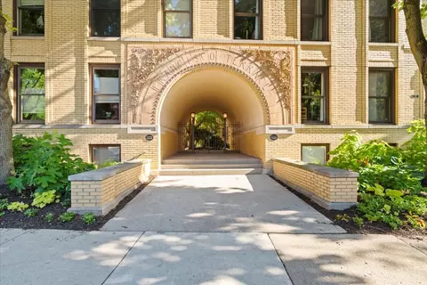 125 Francisco Ter, Oak Park, IL 60302