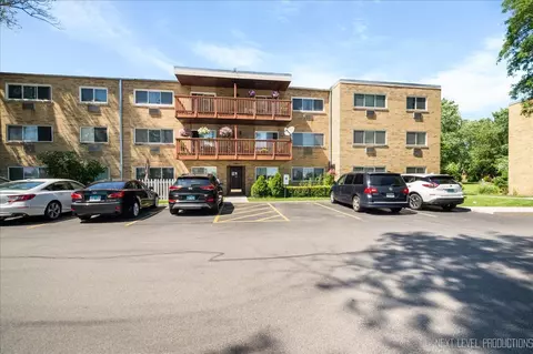 724 Dempster St #1, Mount Prospect, IL 60056