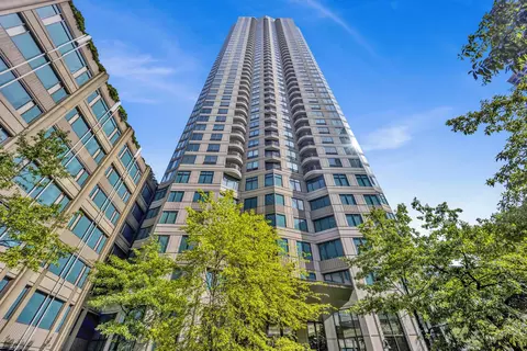 400 N Lasalle St #4504, Chicago, IL 60654