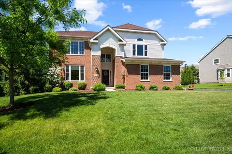 481 Prairieview Dr, Geneva, IL 60134