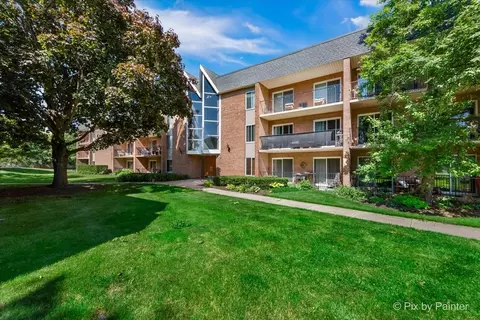 1052 N Mill St #210, Naperville, IL 60563