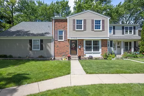 7706 Guilford Cmns, Hanover Park, IL 60133