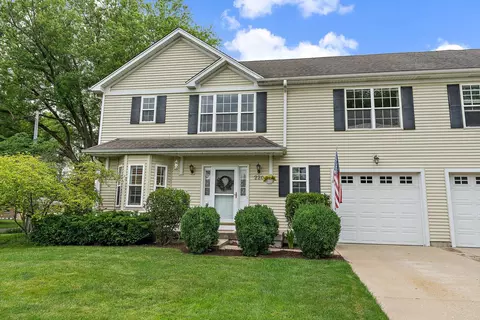 220 N 3rd St, Elburn, IL 60119