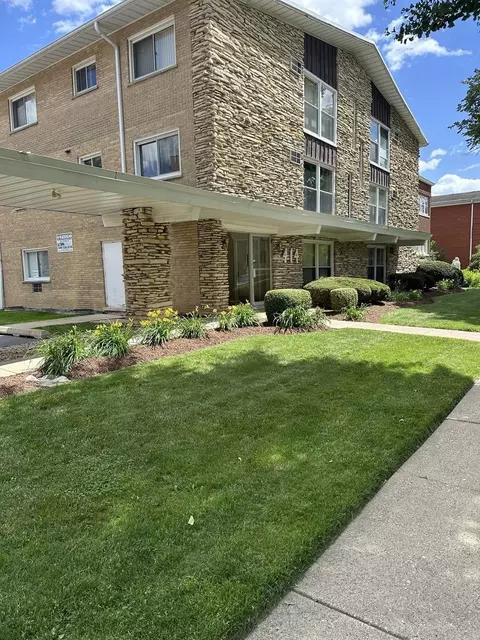 414 S Scoville Ave S #24, Oak Park, IL 60302