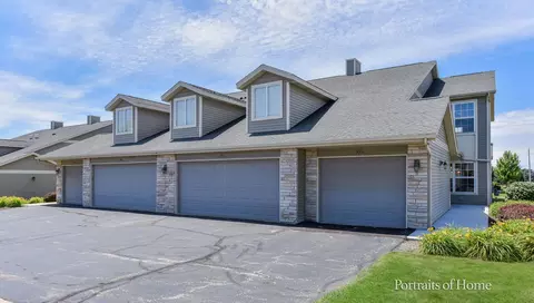 993 Penny Ln, Sycamore, IL 60178