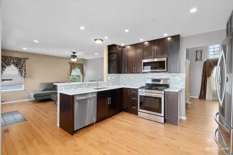 1308 Newcastle Ln, Bartlett, IL 60103 photo 9