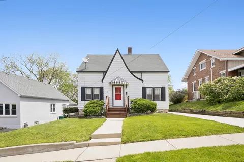 417 Holmes St, Lemont, IL 60439