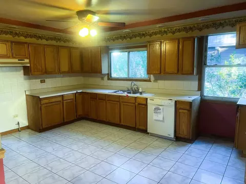 8515 S 78th Ave, Bridgeview, IL 60455 photo 4