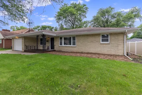 820 N Johnston Ave, Rockford, IL 61101