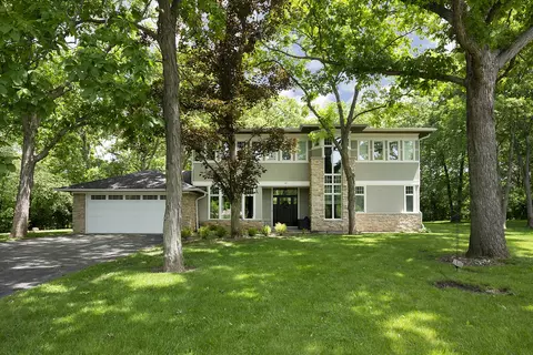 91 Elmwood Ln, Lincolnshire, IL 60069