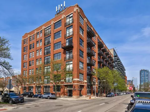 1250 W Van Buren St #304, Chicago, IL 60607