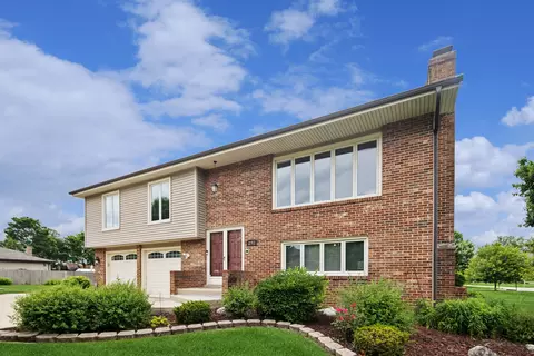 292 Martin Ct, Bloomingdale, IL 60108