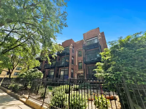 1437 W Addison St #3, Chicago, IL 60657