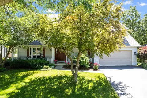 1458 Terrance Dr, Naperville, IL 60565
