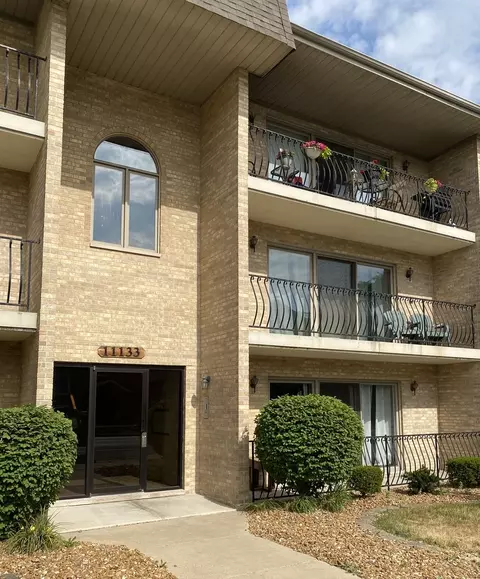 11133 S Kedzie Ave #204, Chicago, IL 60655