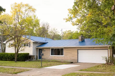 704 E Mumford Dr, Urbana, IL 61801
