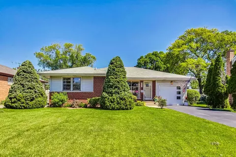 9106 27th St, Brookfield, IL 60513