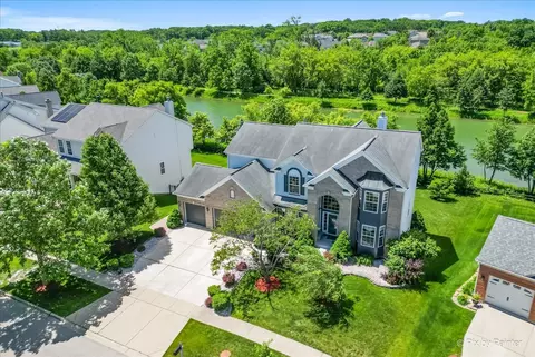 108 Rosewood Dr, Streamwood, IL 60107