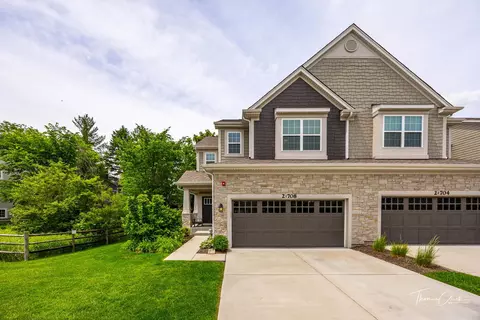 2 S708 Crimson King Ln, Glen Ellyn, IL 60137
