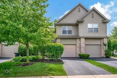 9061 Mansfield Dr, Tinley Park, IL 60487