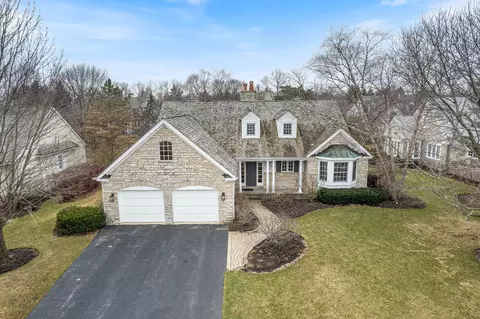 330 Meadow Lake Ln, Lake Forest, IL 60045