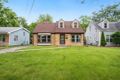 643 N May St, Aurora, IL 60506