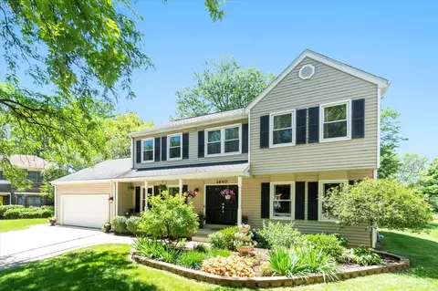 1640 Carnegie Ct, Naperville, IL 60565