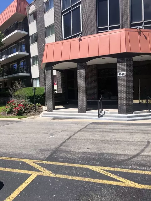 4940 Foster St #110, Skokie, IL 60077