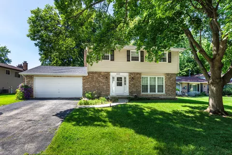 1633 Clyde Dr, Naperville, IL 60565