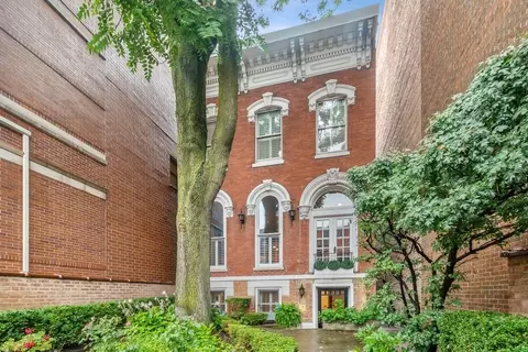 908 W Fullerton Ave, Chicago, IL 60614