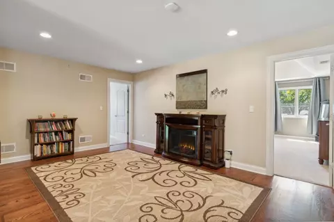 450 Dara James Rd, Des Plaines, IL 60016 photo 21