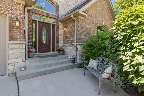 450 Dara James Rd, Des Plaines, IL 60016 photo 3