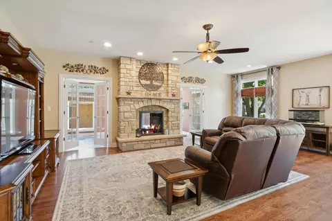 450 Dara James Rd, Des Plaines, IL 60016 photo 7