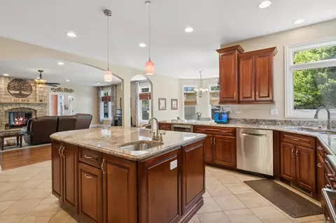 450 Dara James Rd, Des Plaines, IL 60016 photo 11