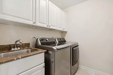 450 Dara James Rd, Des Plaines, IL 60016 photo 33
