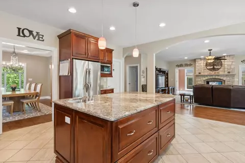 450 Dara James Rd, Des Plaines, IL 60016 photo 15