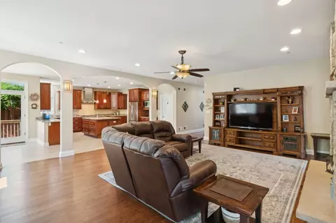 450 Dara James Rd, Des Plaines, IL 60016 photo 10
