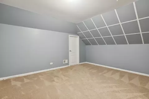 450 Dara James Rd, Des Plaines, IL 60016 photo 32