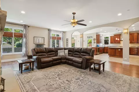 450 Dara James Rd, Des Plaines, IL 60016 photo 6