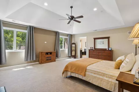 450 Dara James Rd, Des Plaines, IL 60016 photo 23