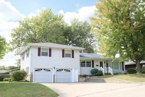 701 Glenwood Dr, Morrison, IL 61270