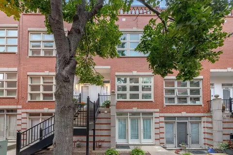 855 W Erie St #104, Chicago, IL 60642