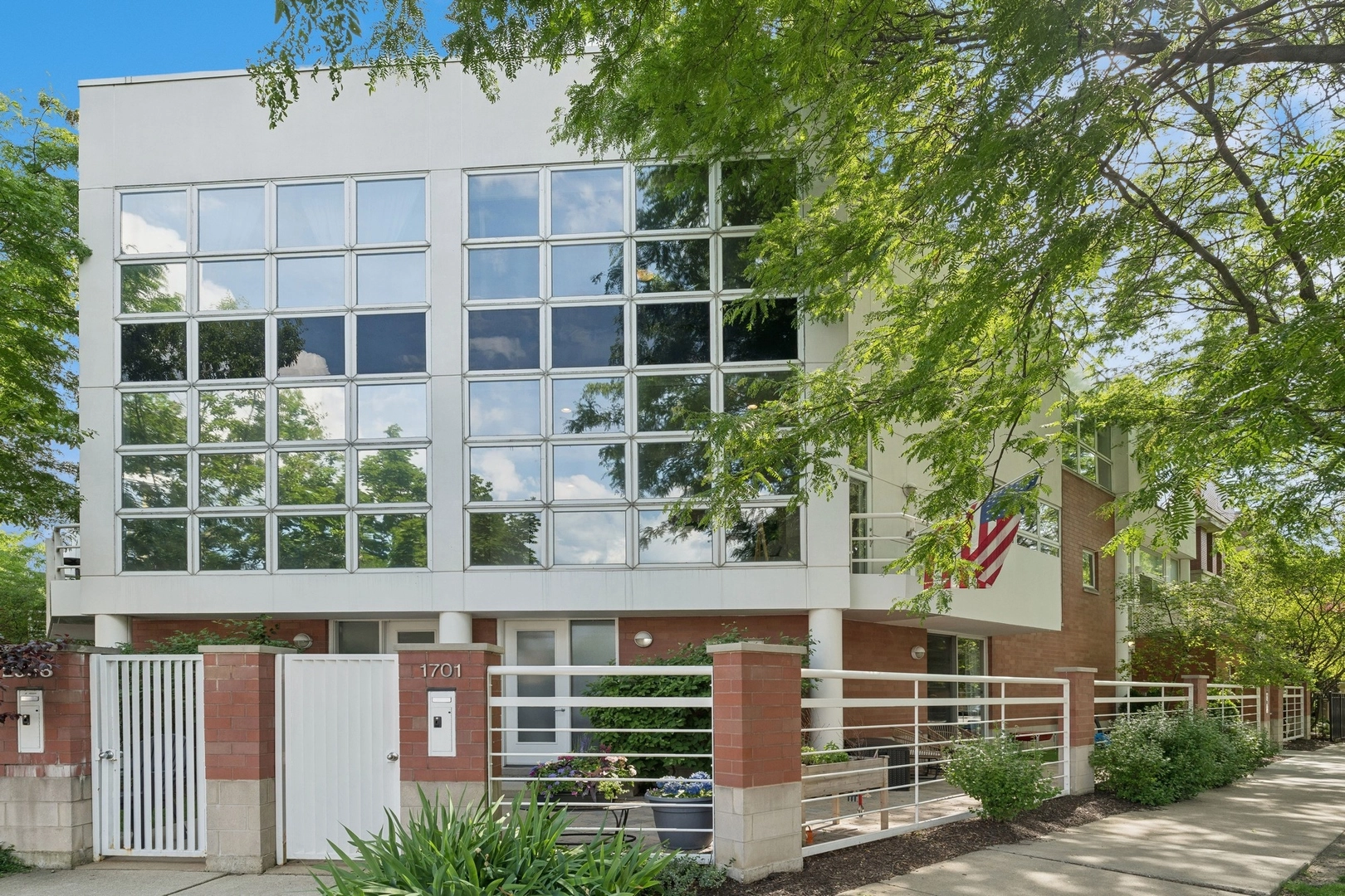 1701 W Wellington Ave  